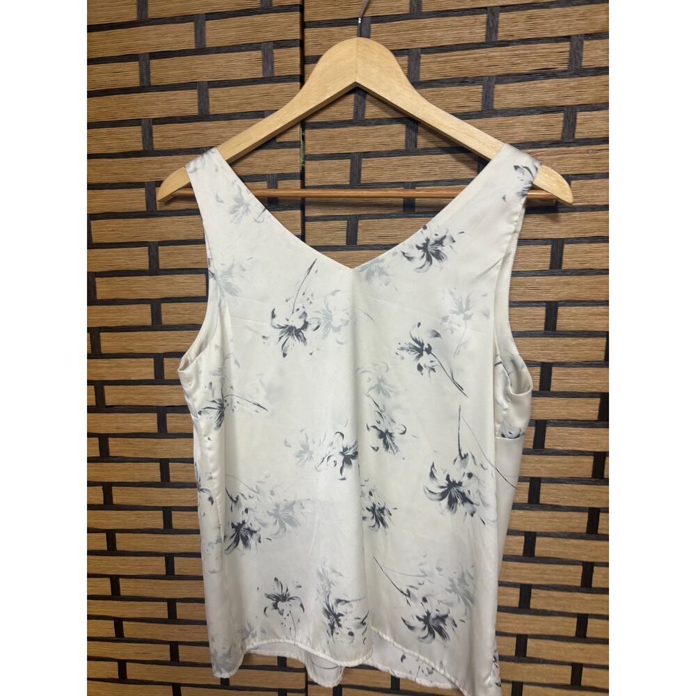 Ekouaer White Floral Tank Top Size Medium